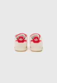 adidas Originals CAMPUS 00S W - Sporta apavi - better scarlet/cream white/gum