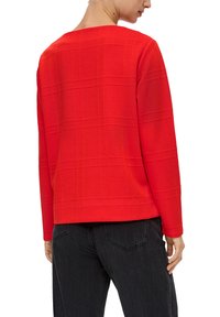 s.Oliver MIT MUSTERSTRUKTUR - Sweater - rot