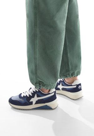 W6YZ YAK niebieski denim