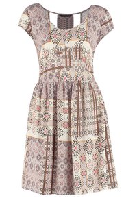 Robe à motifs avec manches courtes, encolure dégagée et dos ajouré. Tissu comprenant des motifs géométriques dans des tons beige, marron et rose.