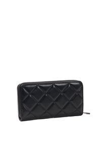 Czarny skórzany portfel z pikowanym wzorem i zamknięciem na zamek. Prostokątny kształt z fakturowaną powierzchnią i akcentami z srebrnej tonacji.