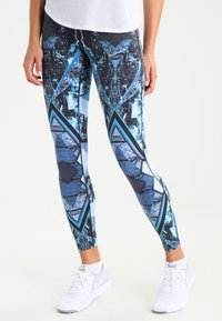 Leggings blu e neri con motivo geometrico e una forma aderente. Realizzati in materiale elasticizzato, adatti per l'abbigliamento sportivo.