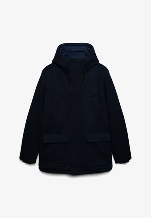 Dunkelblauer Kapuzenmantel mit strukturiertem Außenmaterial, der über zwei Fronttaschen, verstellbare Kordelzüge und ein glattes Innenfutter verfügt.