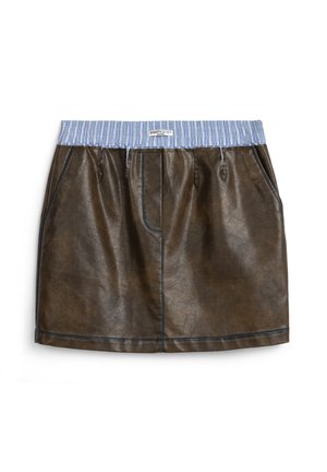 Brown faux leather skirt with a light blue striped waistband, featuring two side pockets and contrasting stitching details.