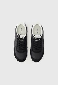 Calvin Klein Jeans RETRO RUNNER  - Sportbačiai - black/bright white
