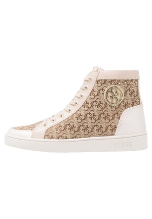 Sneakers med høj skaft i beige mønstret stof, lyserød læderkant, gyldent logoemblem på siden, hvid sål og snørelukning foran.