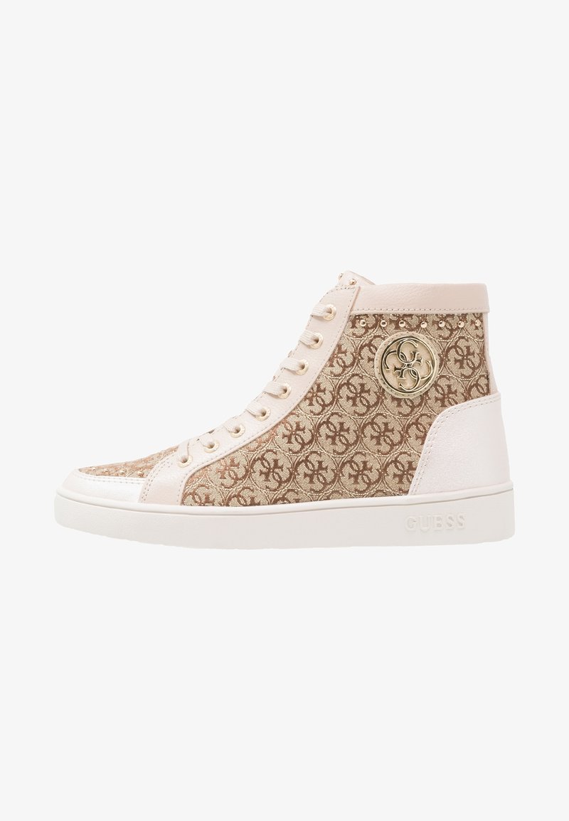 Baskets montantes en tissu beige à motif, garniture en cuir rose clair, emblème logo doré sur le côté, semelle blanche et fermeture à lacets à l'avant.