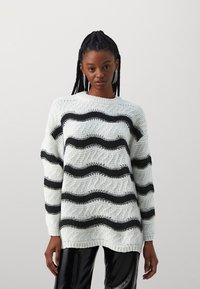 Vero Moda - VMCHOKO O NECK  - Neule - birch/black Pienoiskuva 1