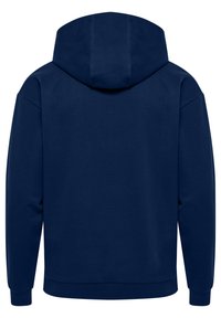 Marinblå huvtröja med dragsko på luvan, långa ärmar och ribbade muddar. Slät, jämn textur utan synliga mönster eller logotyper.