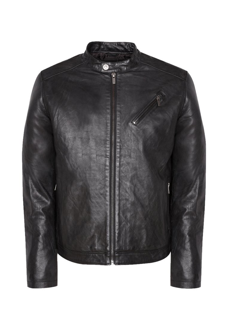 Svart läderjacka med ståkrage, frontdragkedja och en ficka med dragkedja på vänster bröst. Har en mjuk textur och en skräddarsydd passform.