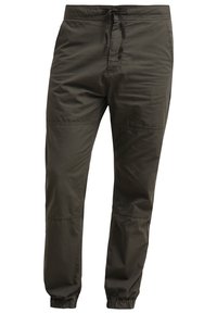 Slim joggers v tmavě olivové zelené; vyrobené z lehkého materiálu s elastickým pasem, nastavitelnou šňůrkou a elastickými manžetami.