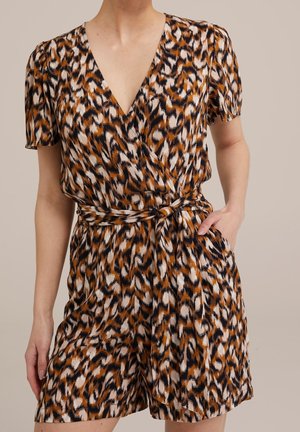 Luipaardprint romper met een diepe V-hals, korte mouwen en een cinched taille met een riem. Gemaakt van lichtgewicht, gestructureerde stof.