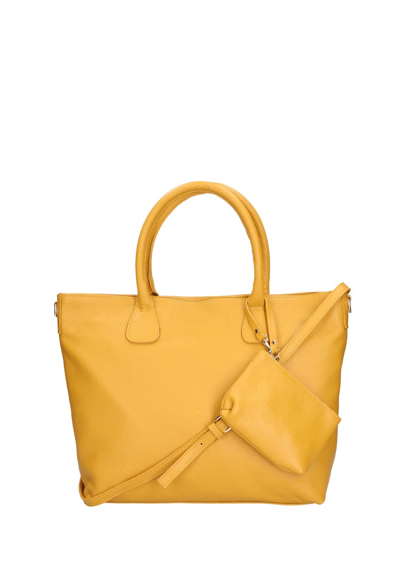 Geel leren tote bag met dubbele handvatten, ritsluiting en een bevestigde kleine tas. Zachte textuur en minimalistisch ontwerp.