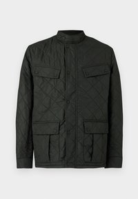 Pikowana czarna kurtka z kołnierzem typu stójka, zapięciem na guziki i dwoma przednimi kieszeniami. Wykonana z gładkiego, lekkiego materiału.