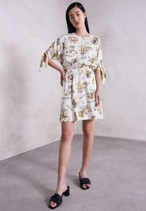 ROBE MANCHES MI LONGUES COURTE - Robe de jour - white