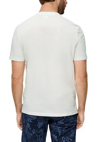 s.Oliver MIT FRONTPRINT - T-shirt print - weiß