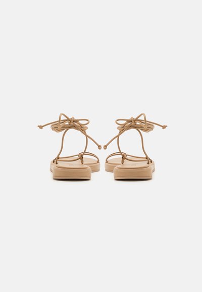Studio Amelia EMILY WRAP FLAT - Tåsandaler - beige