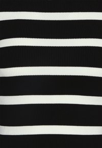 ONLY Petite Stickad tröja - black