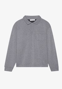 Polo shirt grigio a maniche lunghe realizzato in tessuto morbido, con colletto, pattina con tre bottoni e taschino sul petto. Design semplice senza motivi.