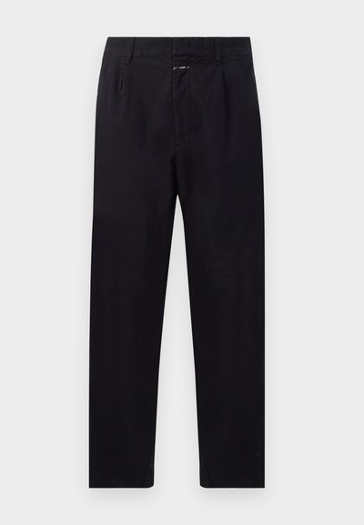 Pantaloni negri din bumbac cu un design drept, având pliseuri frontale, buzunare laterale și închidere cu fermoar. Finisaj din țesătură texturată.