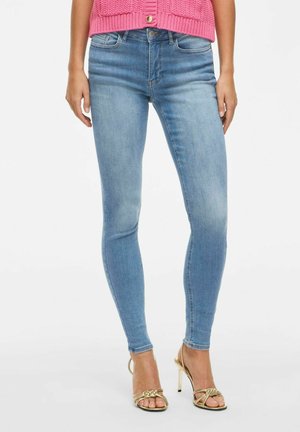 Lyseblå denim skinny jeans med en glat tekstur og en tætsiddende silhuet, der har fem lommer og en knaplukning.