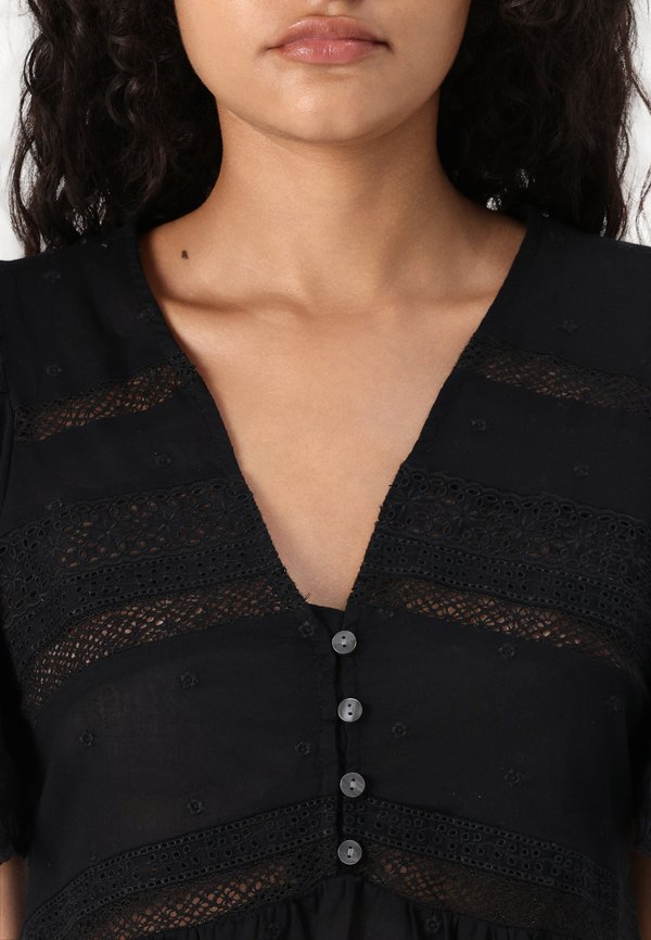 FLUTTER EYELET FASHION SHIRT - Blouse4