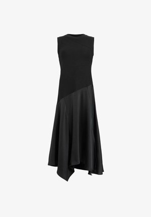 Sort ærmeløs kjole med en tætsiddende bodice og flydende asymmetrisk kant. Har tekstureret øverste stof og glat, skinnende nederste materiale.