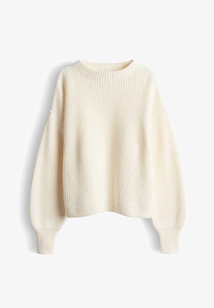 Crèmekleurige gebreide trui met een ronde hals, lange ballonmouwen, geribbelde manchetten en een gestructureerd kabelpatroon op het lichaam.