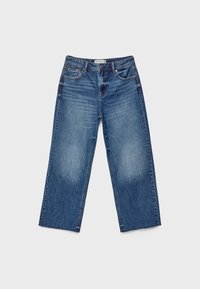 Jean denim bleu à jambes larges avec cinq poches et une fermeture à boutons, posé à plat sur un fond neutre.
