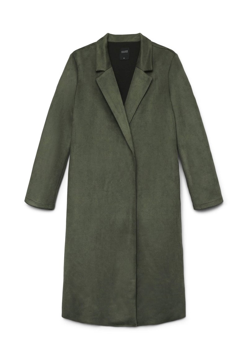 Manteau vert olive avec une texture lisse, semblable à du daim, présentant un col cranté, des manches longues et un design à façade ouverte.