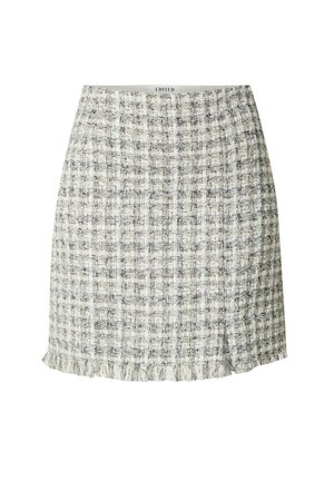 Tweed-Minirock in Weiß, Grau und Beige mit einem strukturierten Karomuster, ausgefranstem Saum und leichtem seitlichem Schlitz.