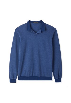 Polo a maniche lunghe blu in maglia con colletto, polsini e vita blu scuro, steso su uno sfondo bianco.