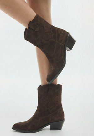 Stradivarius Kaubojske/motorističke gležnjače - brown