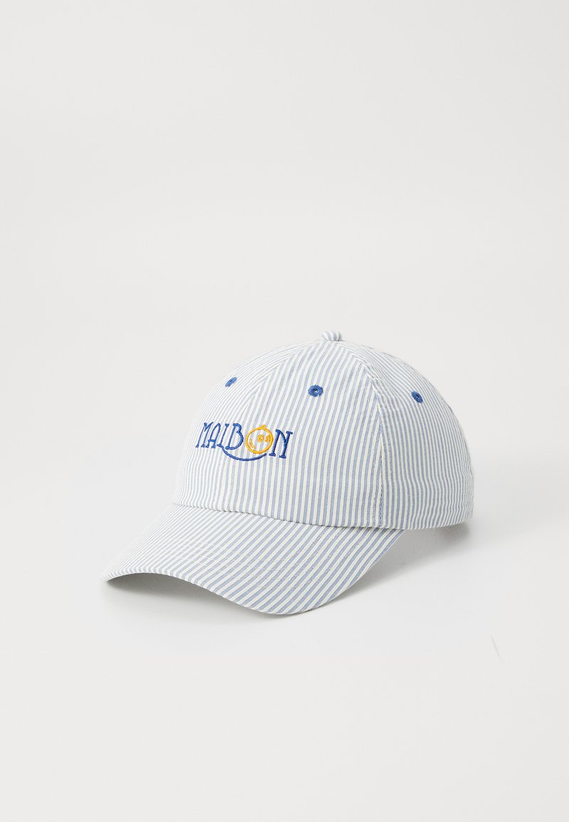 Stribet blå og hvid kasket i bomuldsstof, med broderet "MAIBON" tekst og et gult accentgrafik. Buet skygge og seks-panelets design.