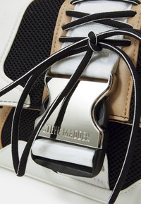 Steve Madden BDIEGO - Handbag - black/tan