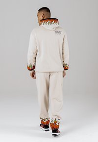 Thumbnail Image 6