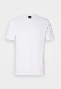 Weißes Baumwoll-T-Shirt mit einem großen, dezent geprägten "BOSS"-Logo in einem Ton-in-Ton-Muster. Kurze Ärmel und ein Rundhalsausschnitt.