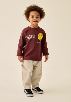 Next, REGULAR FIT - LONG SLEEVE BAND GRAPHIC T-SHIRT - Long sleeved top - rust red nirvana