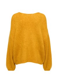 Gul strikkegenser med ledig passform, senkede skuldre og en strukturert, myk overflate. Ingen synlig maskinvare eller mønstre.