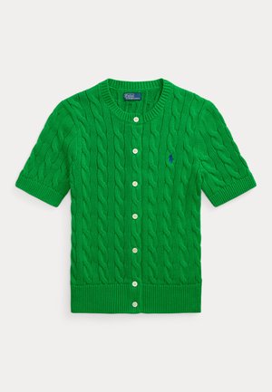 Cardigan verde de manga curta em tricot com botões brancos, punhos e bainha canelados, e um pequeno logotipo azul bordado no peito.