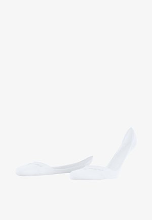 Witte lage sokken gemaakt van zacht materiaal, met naadloze randen en een gladde textuur, ideaal om te dragen met schoenen.