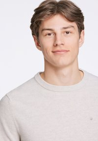 Junk De Luxe RECYCLED MIX  - Strickpullover - off white mel