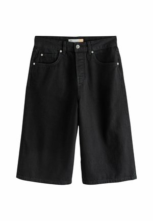 Schwarze knielange Jeansshorts mit Vordertaschen, Gürtelschlaufen und silbernem Knopfverschluss auf weißem Hintergrund.
