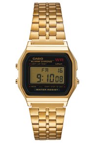 Montre digitale Casio avec bracelet en acier inoxydable doré, cadran rectangulaire noir, affichage lumineux, résistant à l'eau, dotée de fonctions d'alarme et de chronomètre.