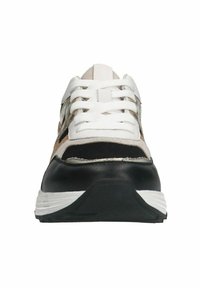 Sneaker with a mix of materials: white laces, black leather, beige suede, and metallic accents. Rounded toe and cushioned sole.