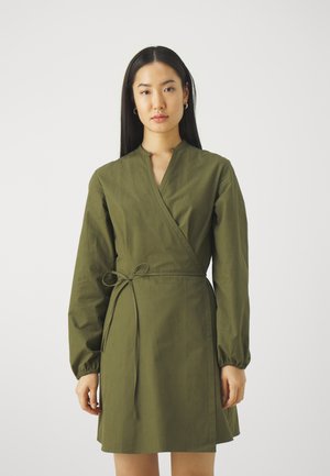 ROBE COURTE PORTEFEUILLE COL MAO - Freizeitkleid - kaki