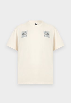 T-shirt corti a maniche corte color avorio con due piccoli loghi quadrati abbinati che raffigurano il profilo di una montagna e del sole sull'area del petto.