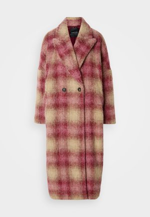 Manteau long à carreaux dans des teintes de rose et de beige, fabriqué en laine texturée, avec un avant à double boutonnage et de larges revers.