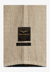 Selezionato, gray green