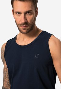 JP1880 - Top